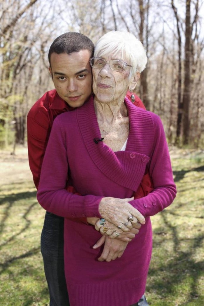 Бабушка с молодым любовником