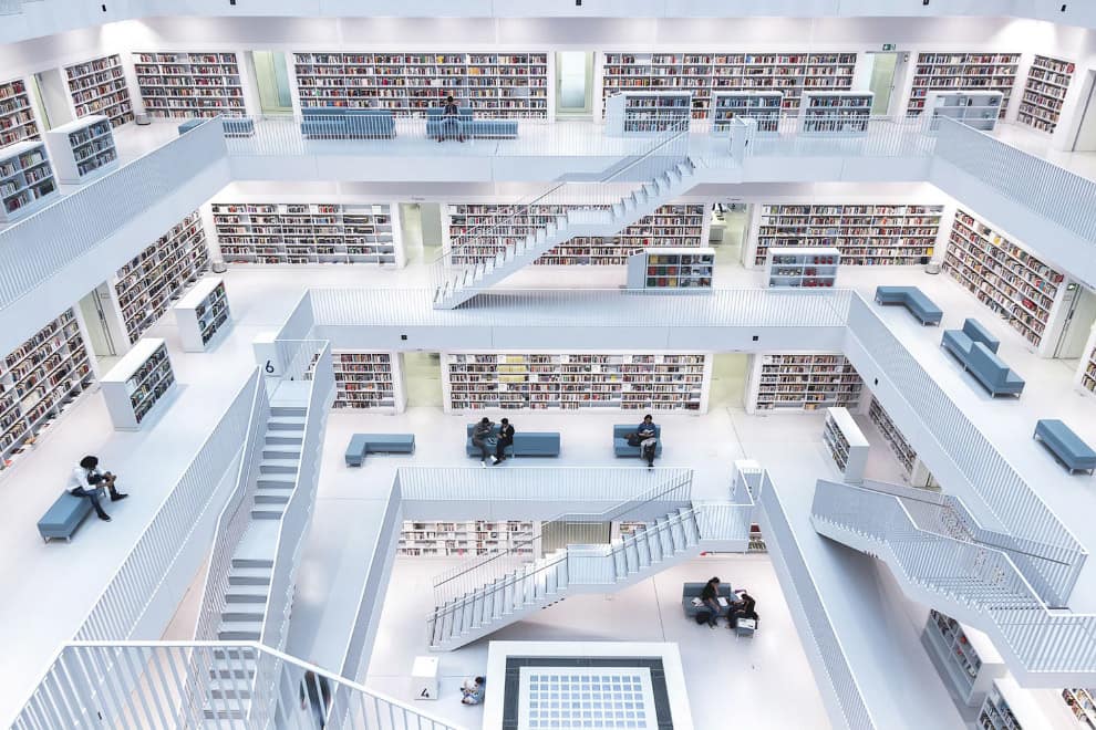 Современный интерьер городской библиотеки в Штутгарте